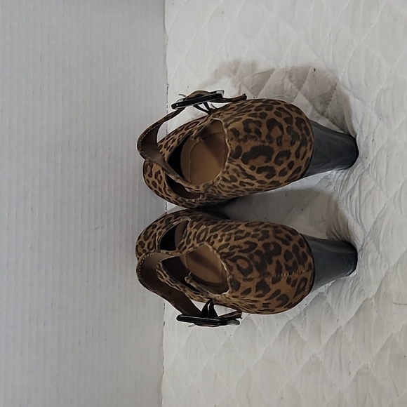 Jaclyn Smith Women's Leopard Print Heels Size 7 - Picture 3 of 8